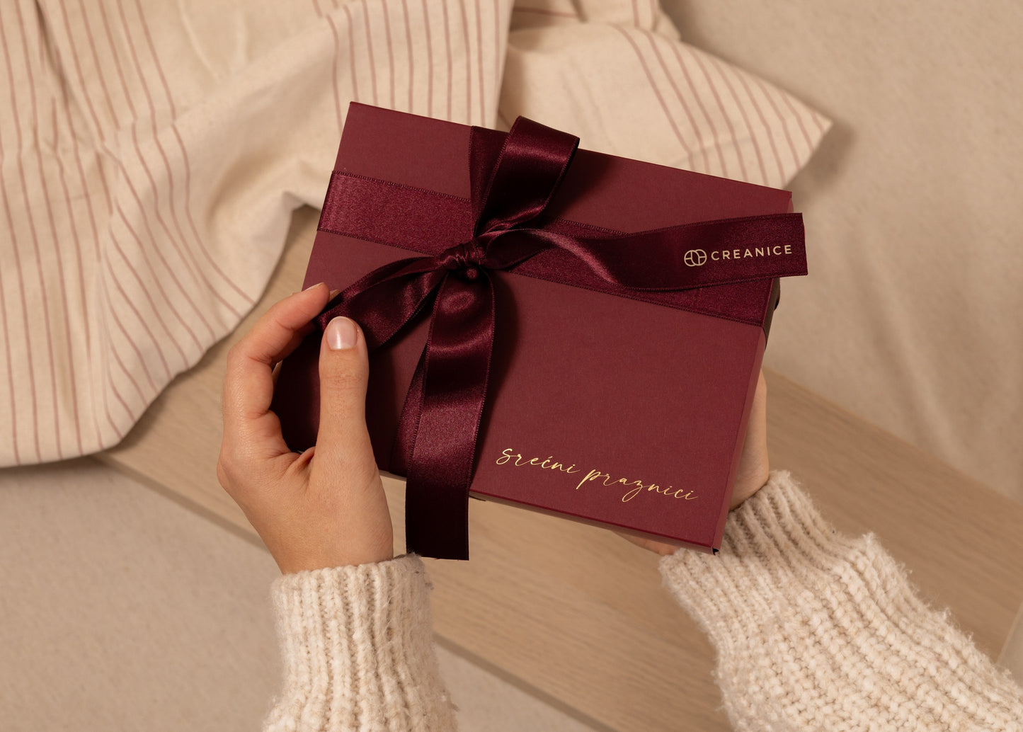 Holly Box dečiji paketić | Drvena jenga igra, XO igra i personalizovani ukras