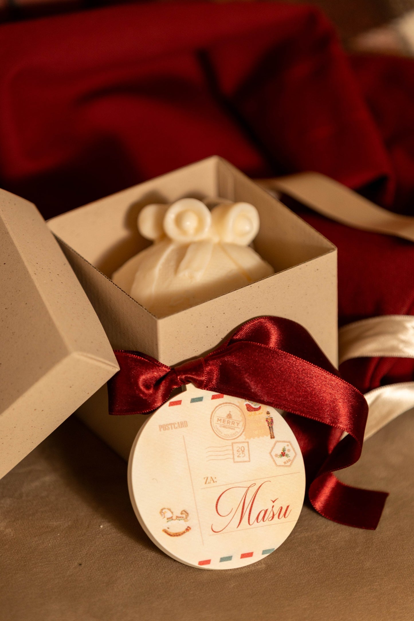 Cream Winter set | kutija sa personalizovanim ukrasom i Mlaf handmade svećom