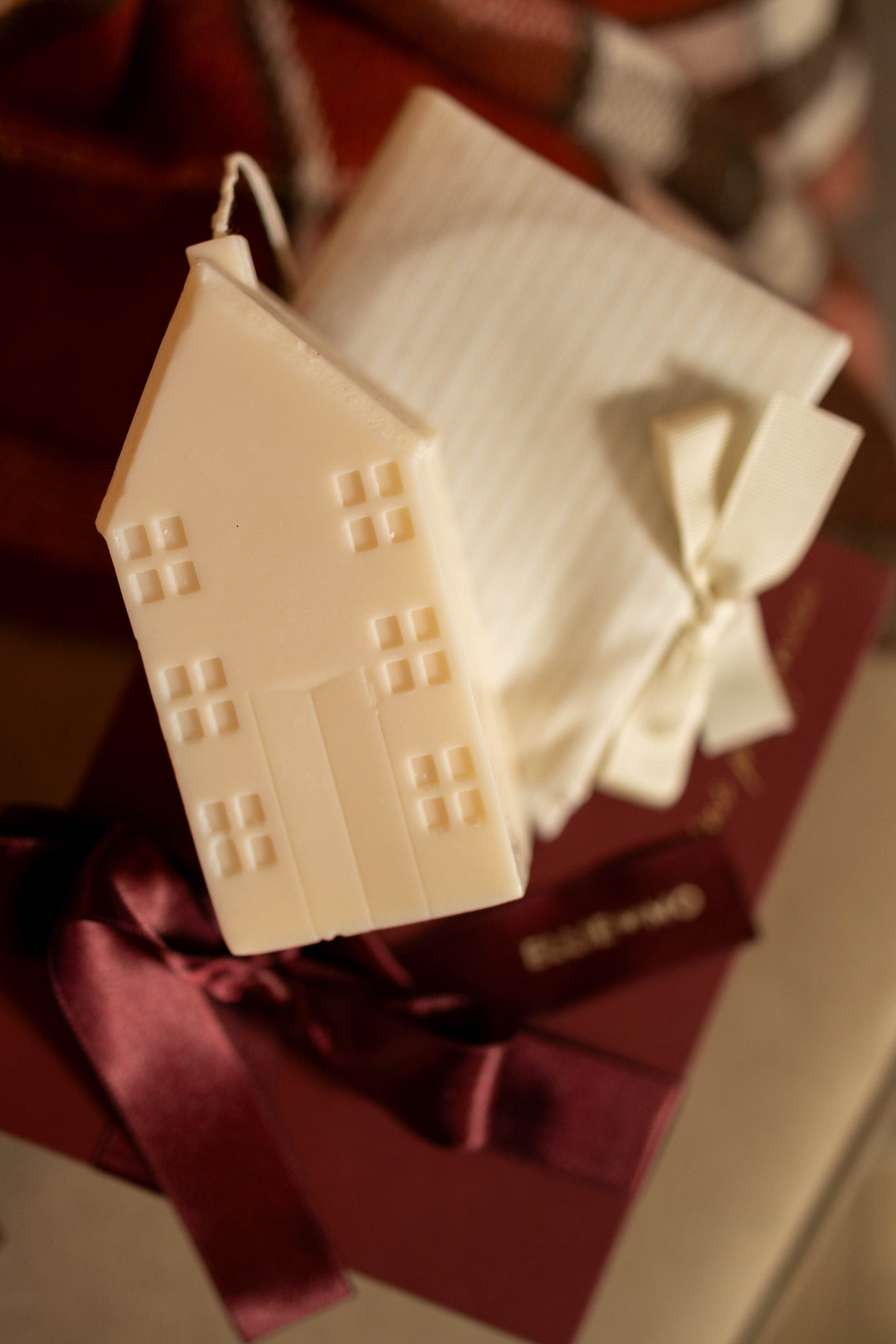 Burgundy Winter set | kutija sa setom od 4 ukrasa i Mlaf handmade svećom