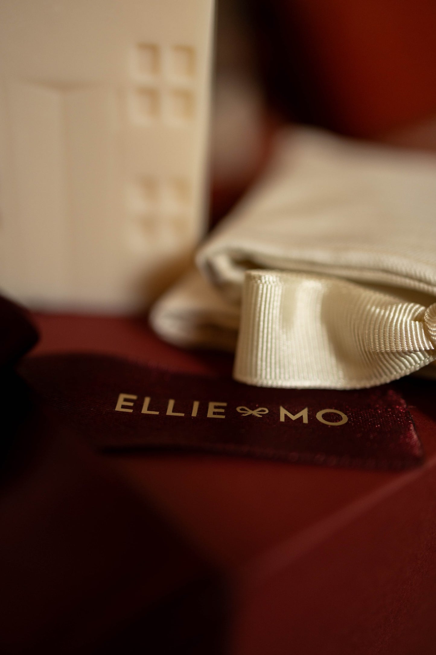 Burgundy Winter set | kutija sa setom od 4 ukrasa i Mlaf handmade svećom