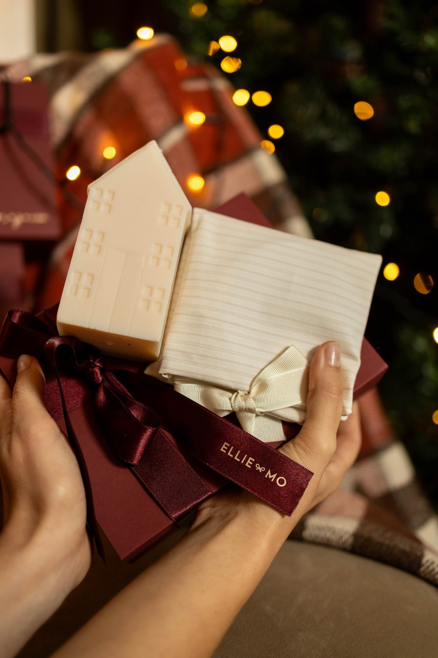 Burgundy Winter set | kutija sa setom od 4 ukrasa i Mlaf handmade svećom