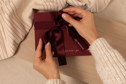 Burgundy Winter set  |  kutija sa setom od 4 ukrasa i Mlaf handmade svećom