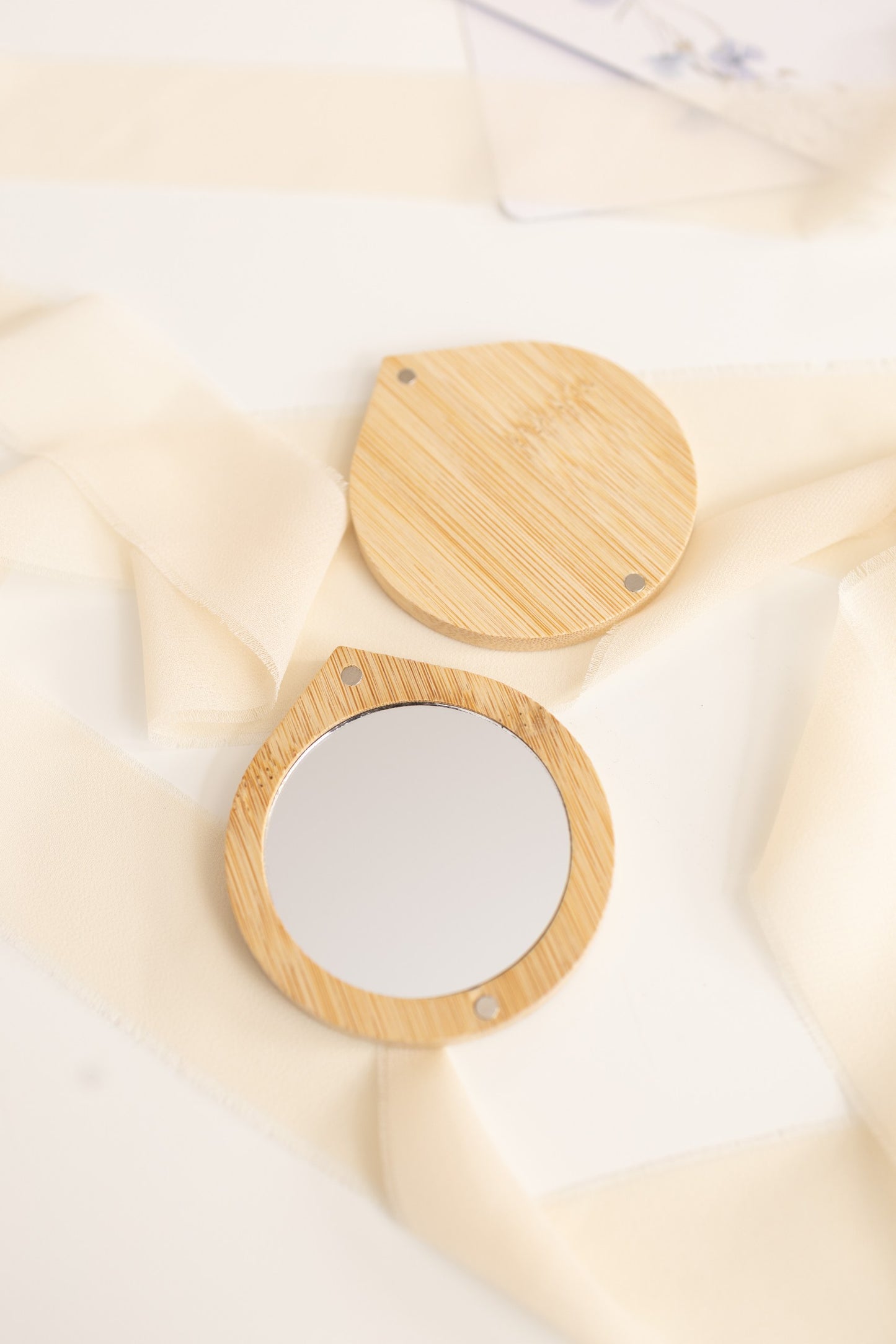 Personalizovano drveno ogledalce Ivory Bloom